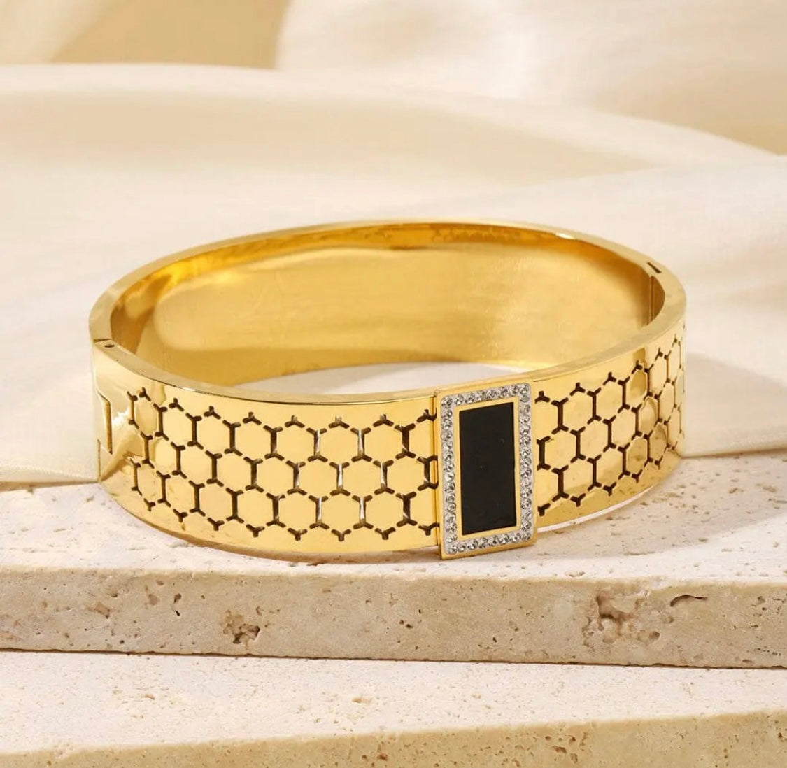 Elara Ivy Mossaic Cuff - Black