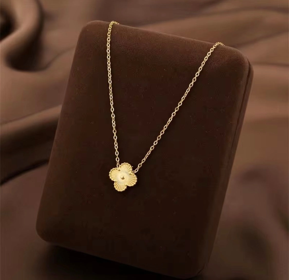 Clover Gold Pendant