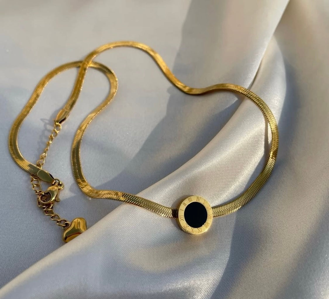 Roman Black Pendant
