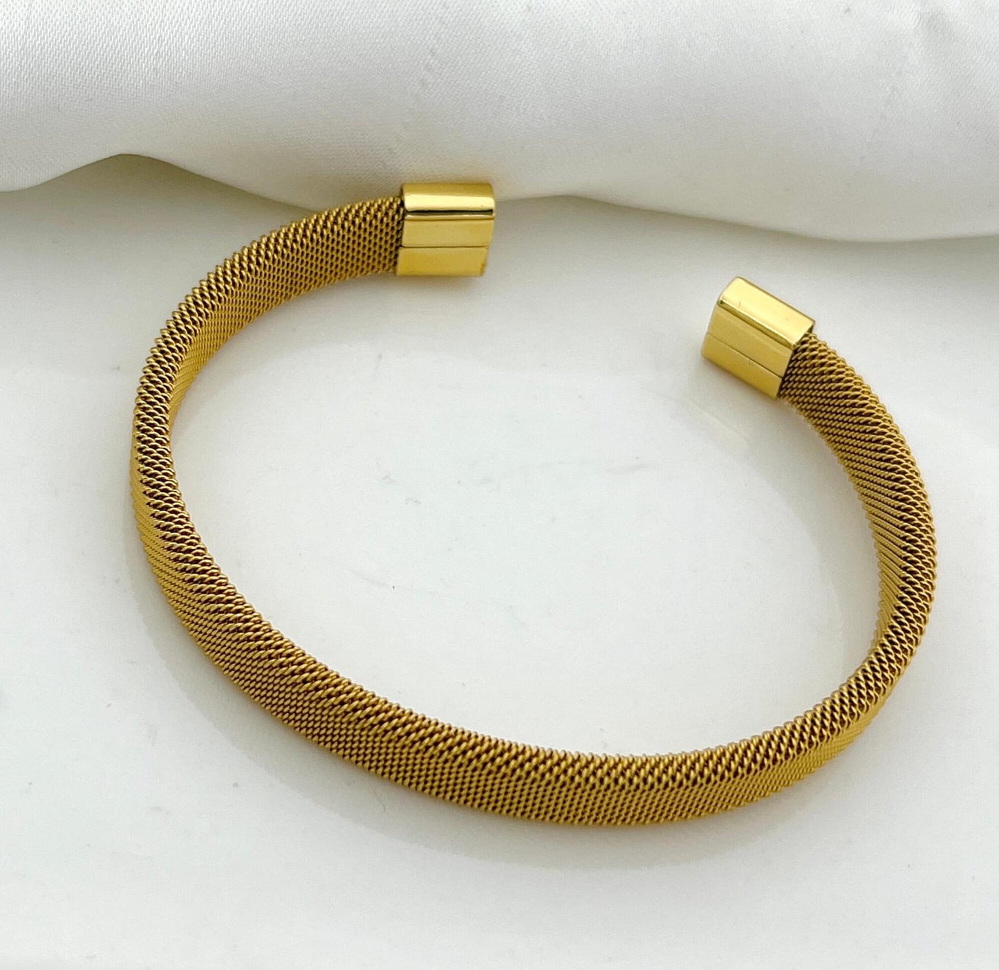 Tuxedo Handcuff