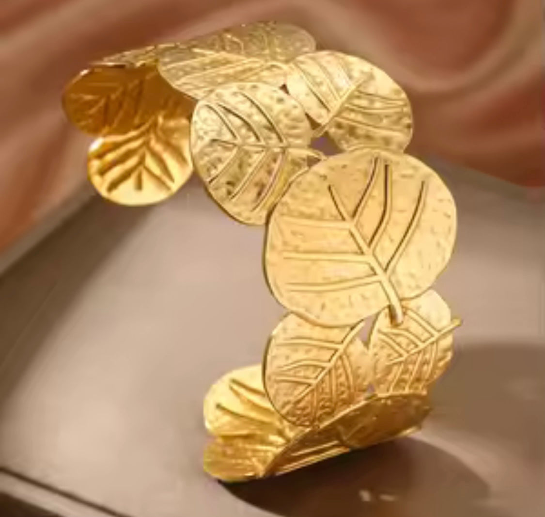 Chunky Leaf Cuff