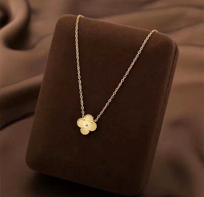 Clover Gold Pendant