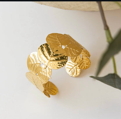 Chunky Leaf Cuff