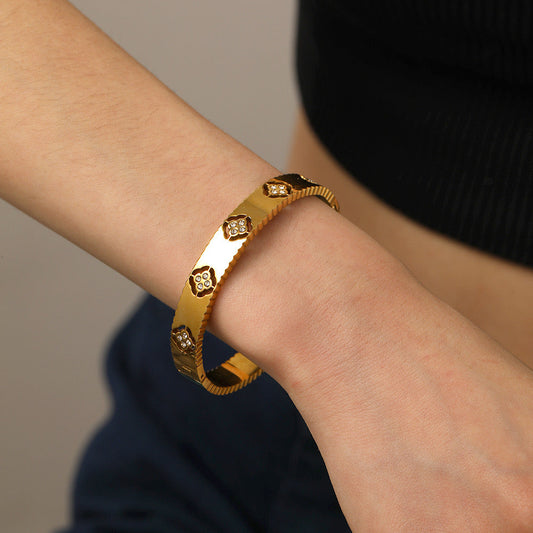 Clove Bangle