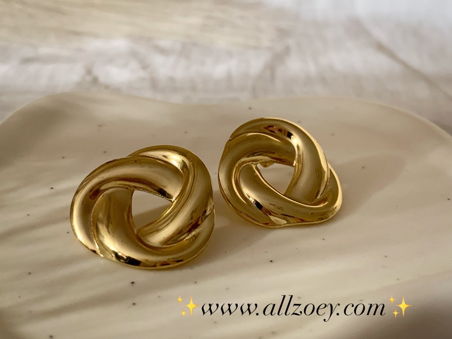 Knotty Gold