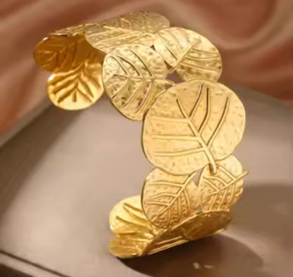 Chunky Leaf Cuff
